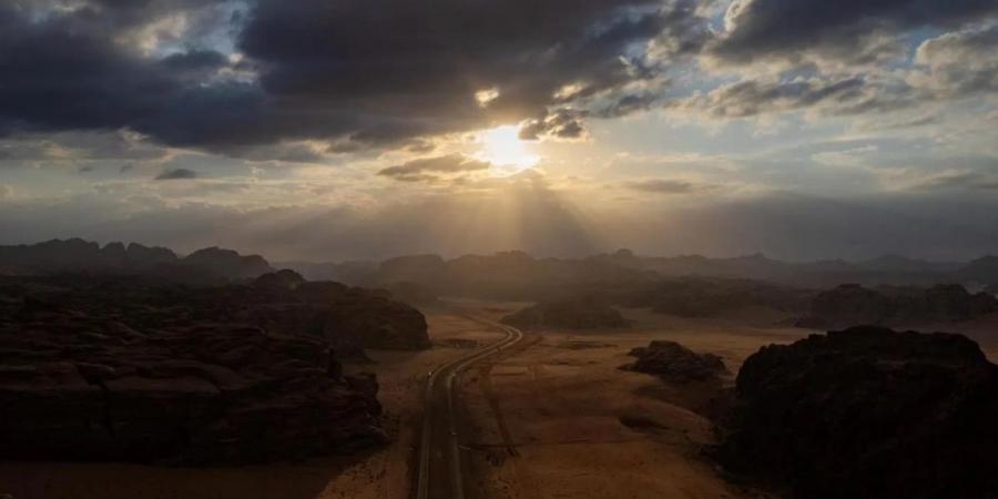 تبوك.. جبال "الزيتة" ترسم لوحات طبيعية تنبض بالجمال والتفرد - اخبارك الان