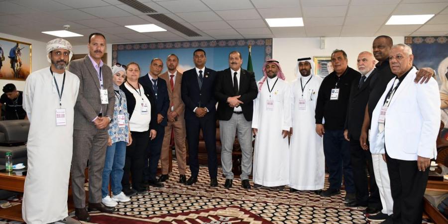 اللجنة المنظمة للبطولة العربية بالجزائر تكرم الوفود المشاركة  - اخبارك الان