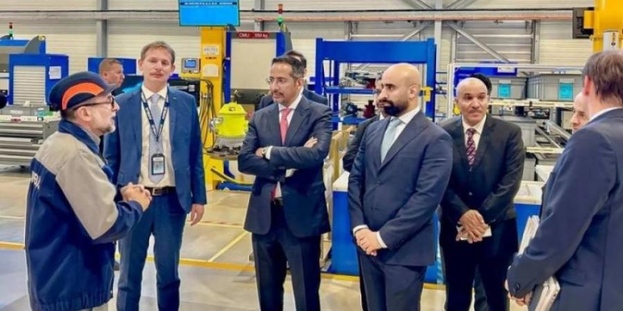 الخريّف يبحث الفرص المتبادلة في صناعة المروحيات مع إيرباص هيليكوبترز - اخبارك الان