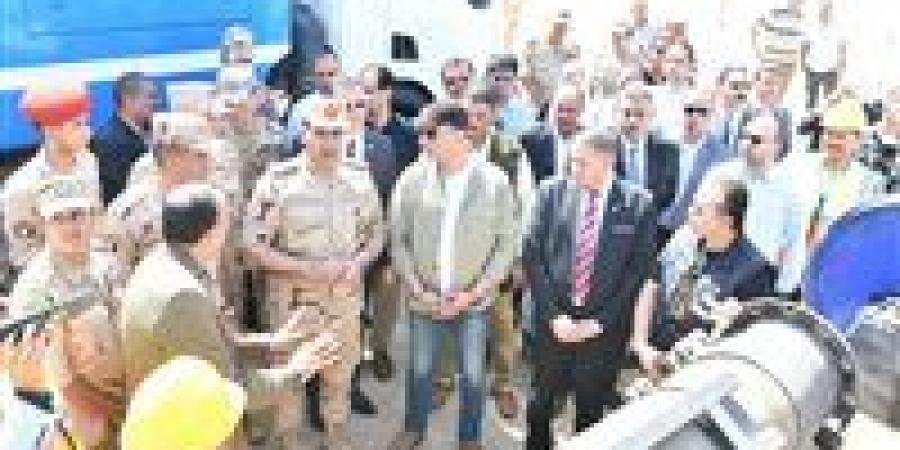 محافظ الفيوم وقائد قوات الدفاع الشعبي والعسكري يتفقدان معسكر الإيواء العاجل.. ويشهدان عرض اصطفاف المعدات - اخبارك الان