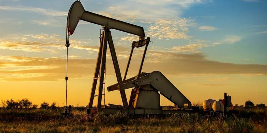 النفط يصعد بعد انخفاضه لأدنى مستوى في 4 سنوات في الجلسة السابقة - اخبارك الان