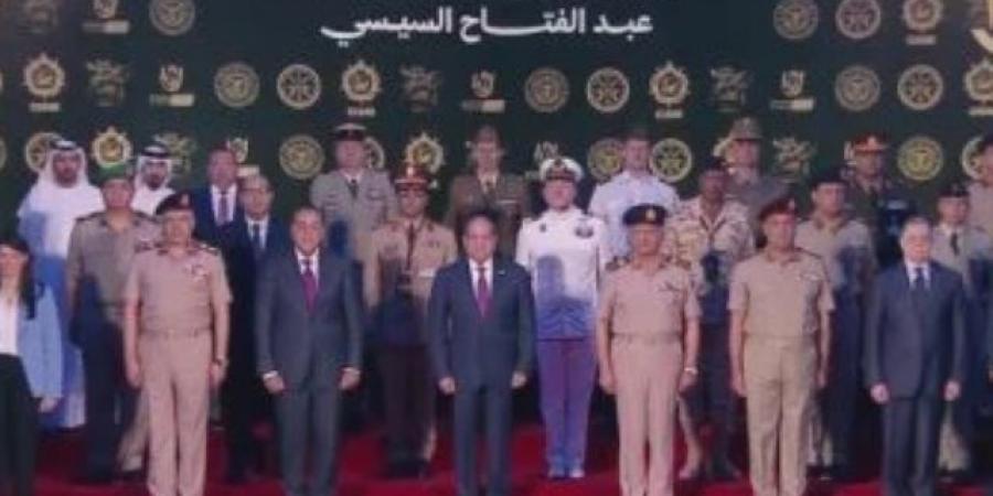 صورة تذكارية للرئيس السيسى خلال افتتاح بطولة العالم العسكرية للفروسية الـ25 - اخبارك الان