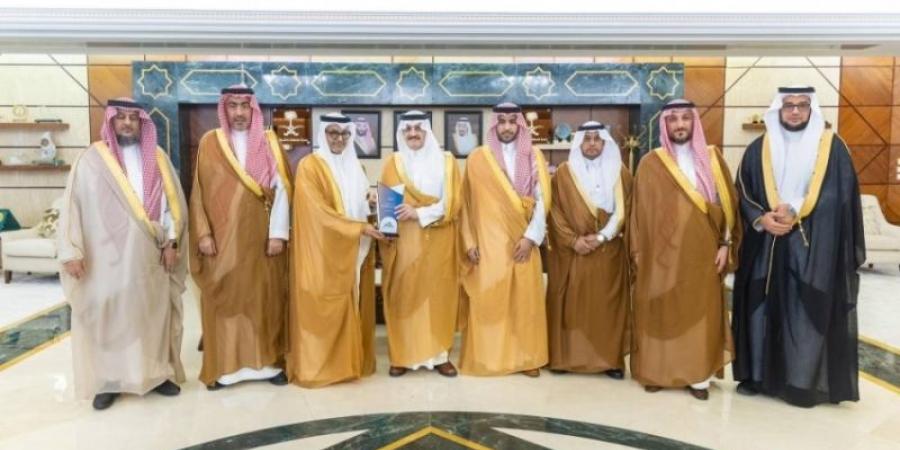 أمير المنطقة الشرقية يستقبل أعضاء مجلس إدارة جمعية دارك للإسكان التنموي - اخبارك الان