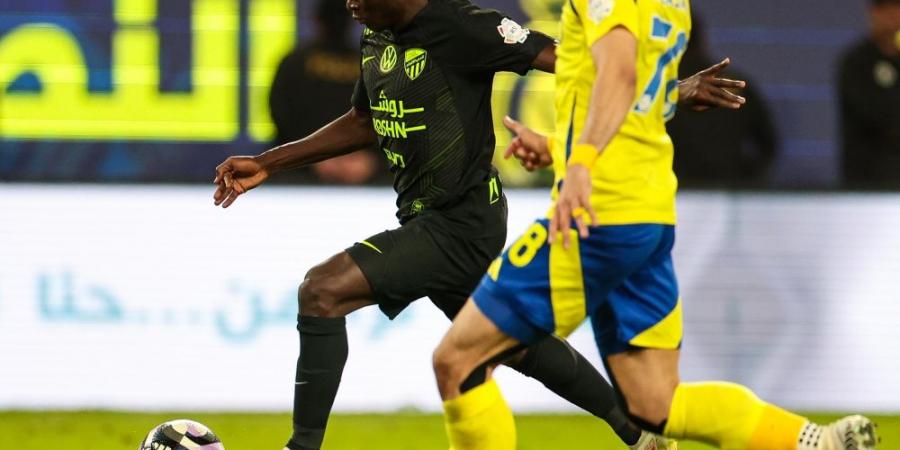 اشتباك بين لاعبي النصر والاتحاد وديابي يحصل على بطاقة حمراء.. ماذا حدث؟ ـ "فيديو" - اخبارك الان