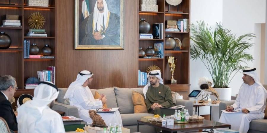 حمدان بن زايد يطلع على مستجدات مشروع السكك الحديدية الوطنية - اخبارك الان