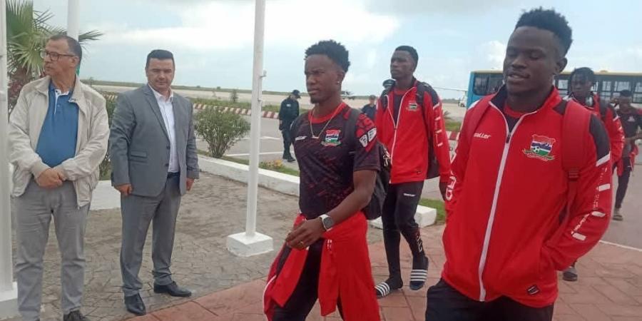 بالصور.. بعثة منتخب غامبيا تحل بعنابة تحسبا لمواجهة محليي الخضر - اخبارك الان