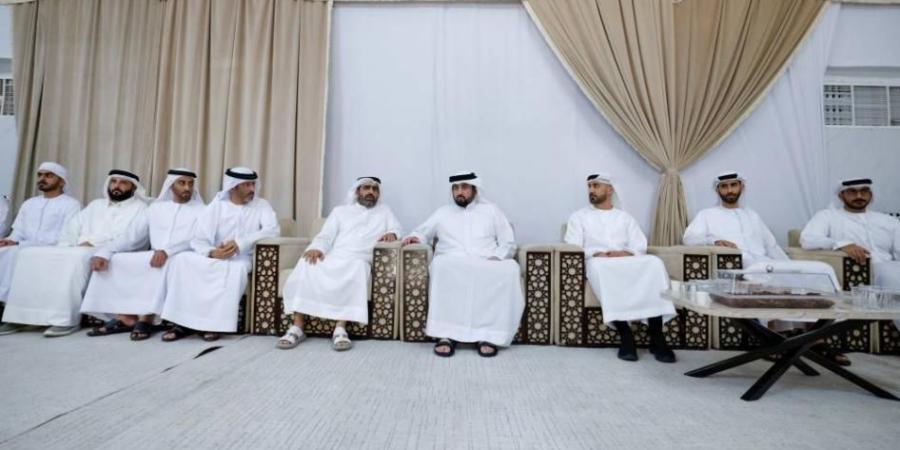 أحمد بن محمد يعزي في وفاة علي السادة - اخبارك الان