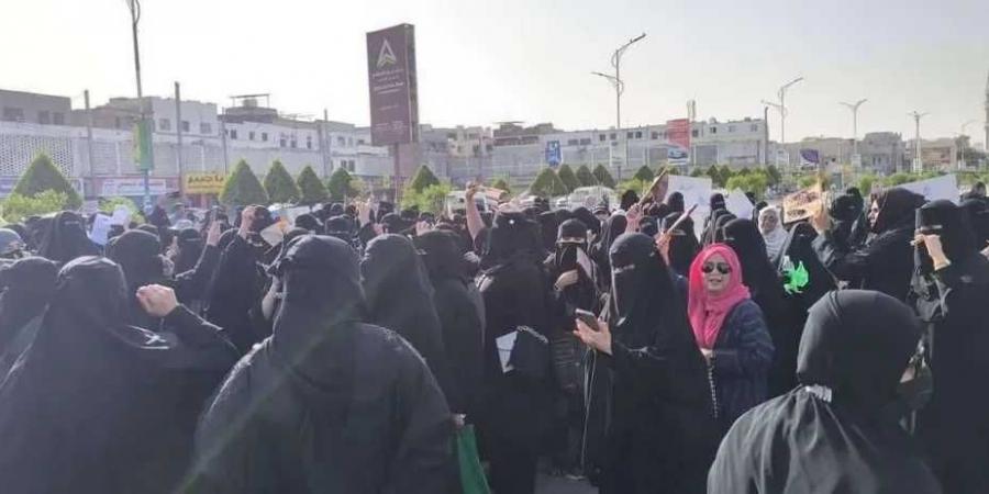 فنانة يمنية تعلق على مظاهرات نساء عدن: ”المرأة كل المجتمع” - اخبارك الان