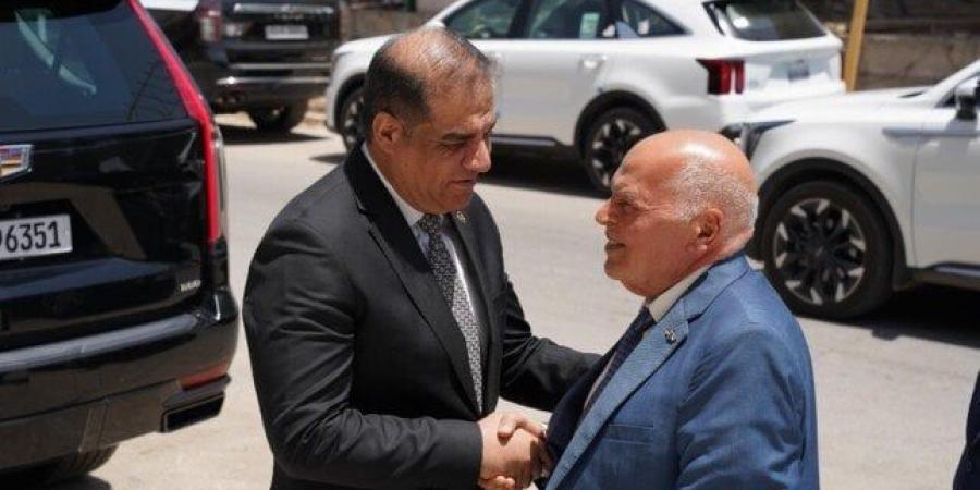 استقبال حافل لنقيب المعلمين في العراق لحضور اجتماع اتحاد المعلمين العرب - اخبارك الان