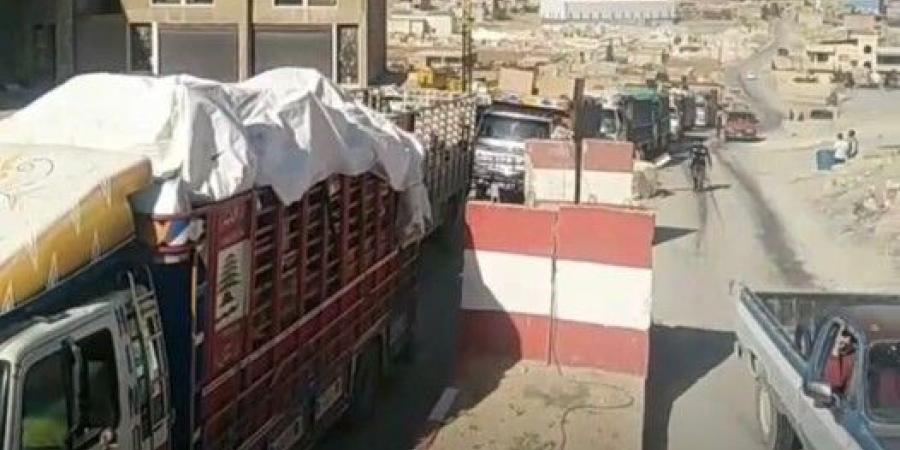 النشرة: الجيش اللبناني أشرف على ترحيل 100 عائلة نازحة سورية من عرسال إلى القلمون الغربي - اخبارك الان