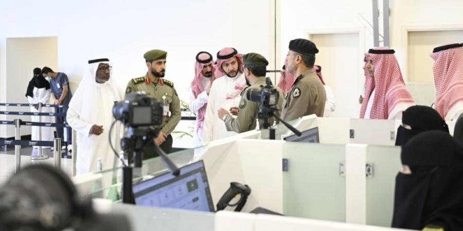 سعود بن نهار يطلع على الخدمات المقدمة للحجاج في مطار الطائف - اخبارك الان