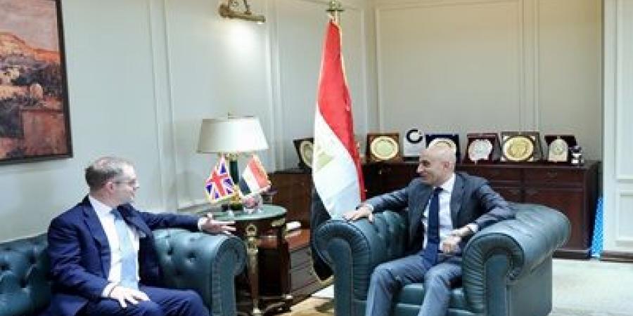 وزير التعليم يبحث تعزيز التعاون التعليمي مع السفير البريطاني - اخبارك الان
