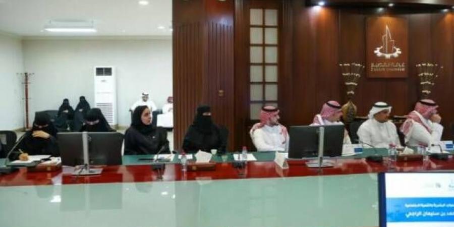 وزير الموارد البشرية يشهد توقيع 9 اتفاقيات تنموية بالقصيم - اخبارك الان
