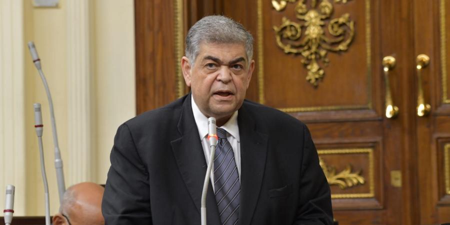 نائبة تطالب بمنح رخصة للصيادلة العاملين بالحكومة لإدارة الصيدليات.. ورئيس النواب يعلق - اخبارك الان