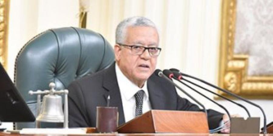 بعد مكافأة 2500 جنيه للصيادلة.. رئيس النواب يطالب الحكومة بتمديد المعاملة لخريجى الكليات الطبية فى حال إقرار زيادة - اخبارك الان