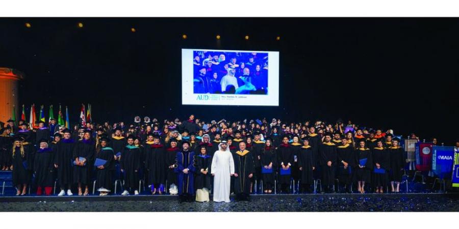 منصور بن محمد يشهد تخريج الدفعة 28 من الجامعة الأميركية في دبي - اخبارك الان