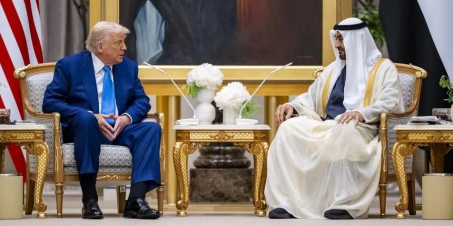 محمد بن زايد وترامب يبحثان العلاقات الاستراتيجية بين البلدين والتطورات الإقليمية - اخبارك الان