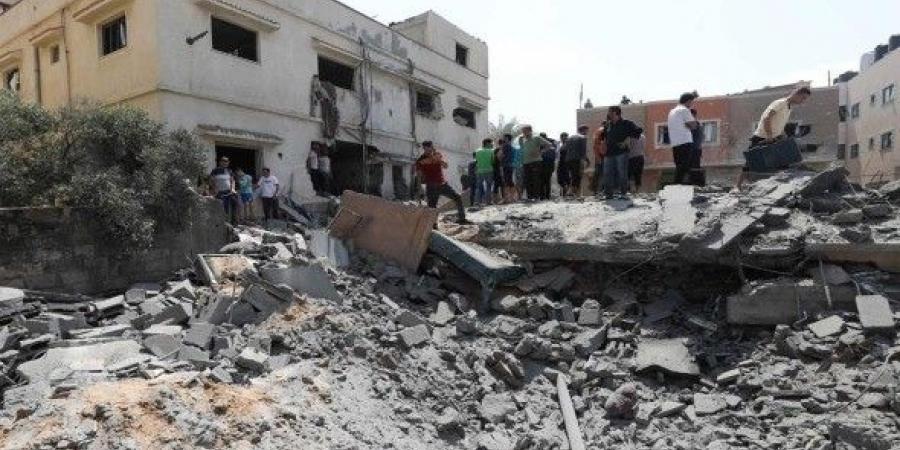 اللجنة المصرية توزع المساعدات على الفلسطينيين العائدين إلى بيوتهم شمال قطاع غزة - اخبارك الان