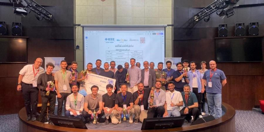 فريقان من جامعة البترا يحصدان مراكز متقدمة في هاكاثون الذكاء الاصطناعي 2025 - اخبارك الان