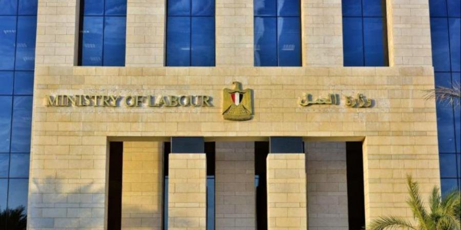وزارة العمل تعلن فرص عمل جديدة فى الصيدليات برواتب تصل لـ9400 جنيها - اخبارك الان