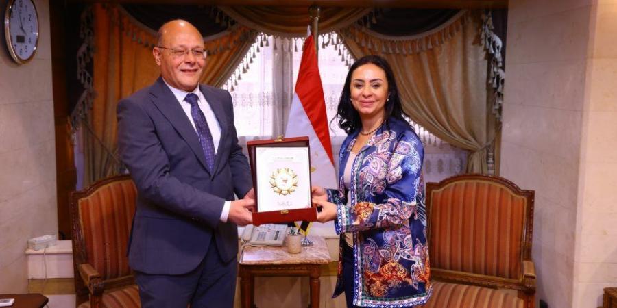 وزيرة التضامن الاجتماعي تلتقي رئيس جامعة سوهاج - اخبارك الان