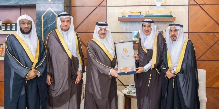 أمير المنطقة الشرقية يستقبل رئيس وأعضاء جمعية الدعوة والإرشاد وتوعية الجاليات"نور" - اخبارك الان