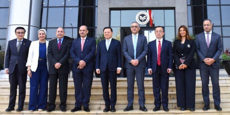 رئيس هيئة الاستثمار يلتقي حاكم مقاطعة قوانجدونج الصينية والوفد المرافق له - اخبارك الان